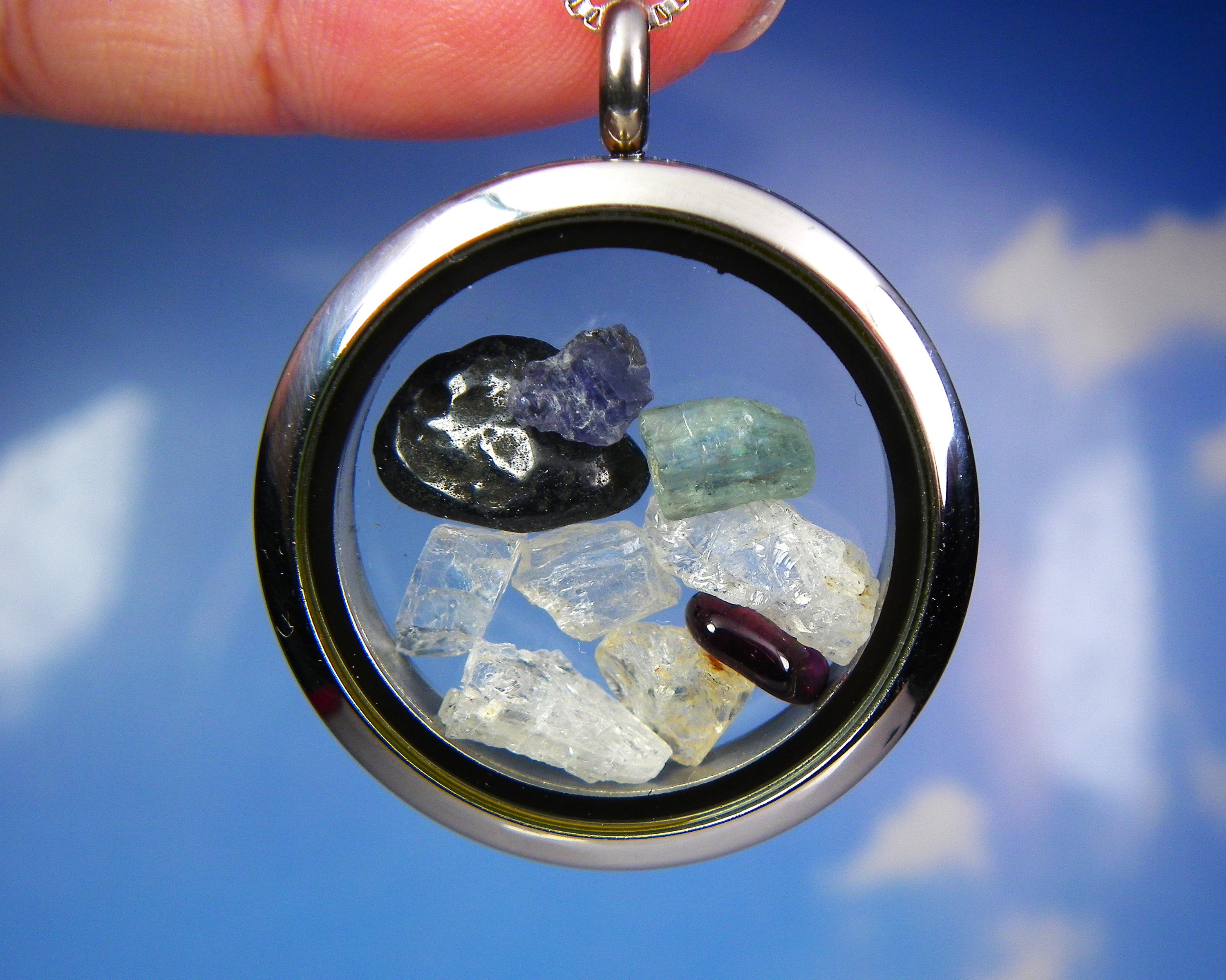 シナジー12ストーンペンダント：フェナカイト、ヘルデライト