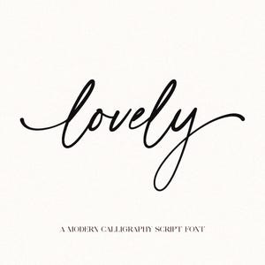Può includere: Un design minimalista con la parola "lovely" scritta in un elegante script nero. Sotto, il testo recita "A Modern Calligraphy Script Font" in un carattere sans-serif più piccolo. Lo sfondo è di un morbido colore bianco sporco.