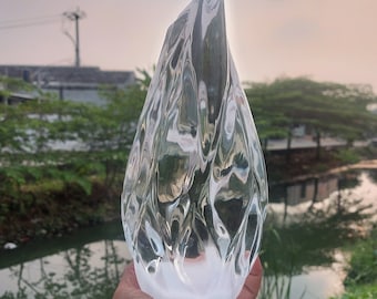 3797 g de um belo altar em relevo Andara, cristal transparente, polido com acabamento leitoso e energia plena.