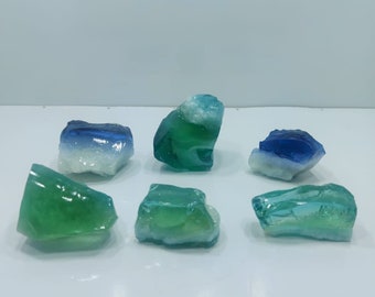 6 piezas // 770 gramos de mezcla rugosa de cristal Andara azul y verde con nieve en el interior