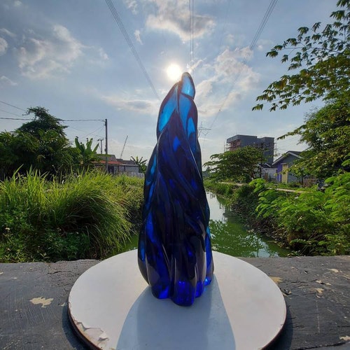 821グラムの生のアンダラクリスタルターコイズの泡と繊維が入ってい