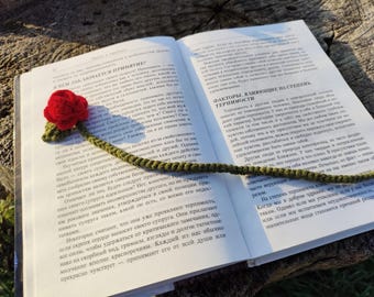 Marcador de página de rosa, marcador de página de amigurumi, marcador de página de tricô, porta-páginas, marcador de página de crochê, marcador de página fofo, presente para leitor(a) ávido(a) por livros, presente para amante de livros.