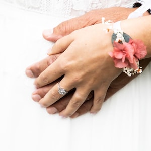 Dried flower bracelet