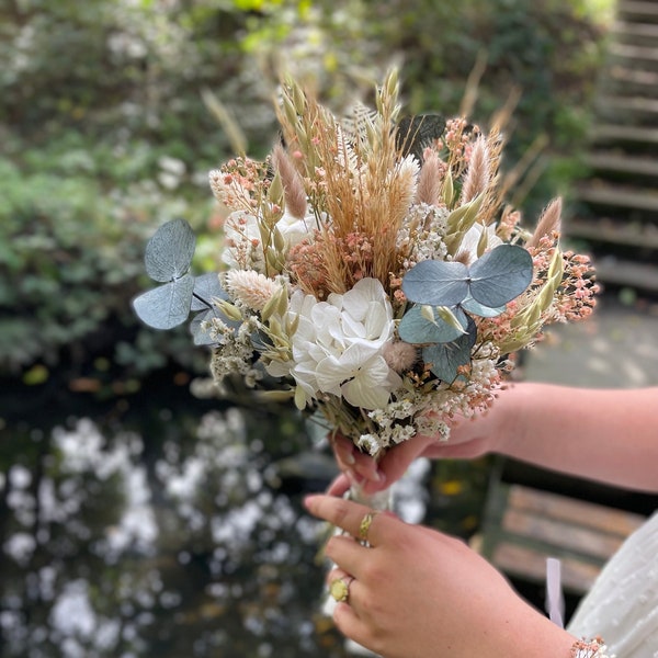 Bouquet de mariée bohème rose et vert en fleurs séchées