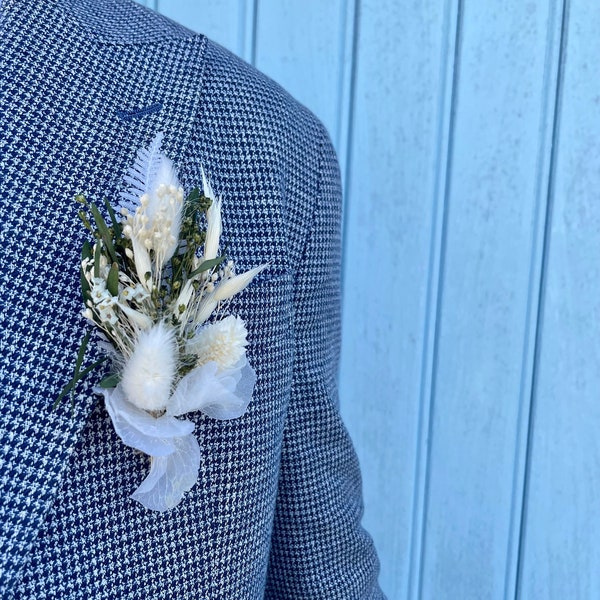 Boutonnières en fleurs séchées