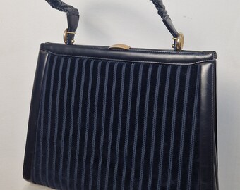 shoulder/wristle vintage bag in blue velvet and leather