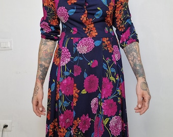 Boho vintage dress 1970s floral dress, jersey Black dress with rose flowers