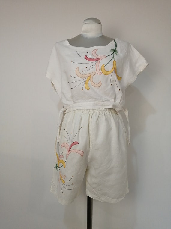 Abito vintage in pantaloncini di lino e camicetta anni '50, set