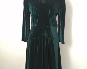 Vintage dress reproduction in green velvet, 1940s style dress, repro dress, long sleeve