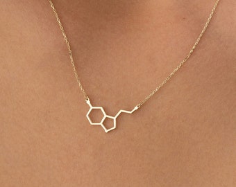 Collana con molecola di serotonina in oro 14k • Ciondolo dell'ormone serotonina • Regalo per biologo • Chimica, gioielli scientifici • Collana della felicità