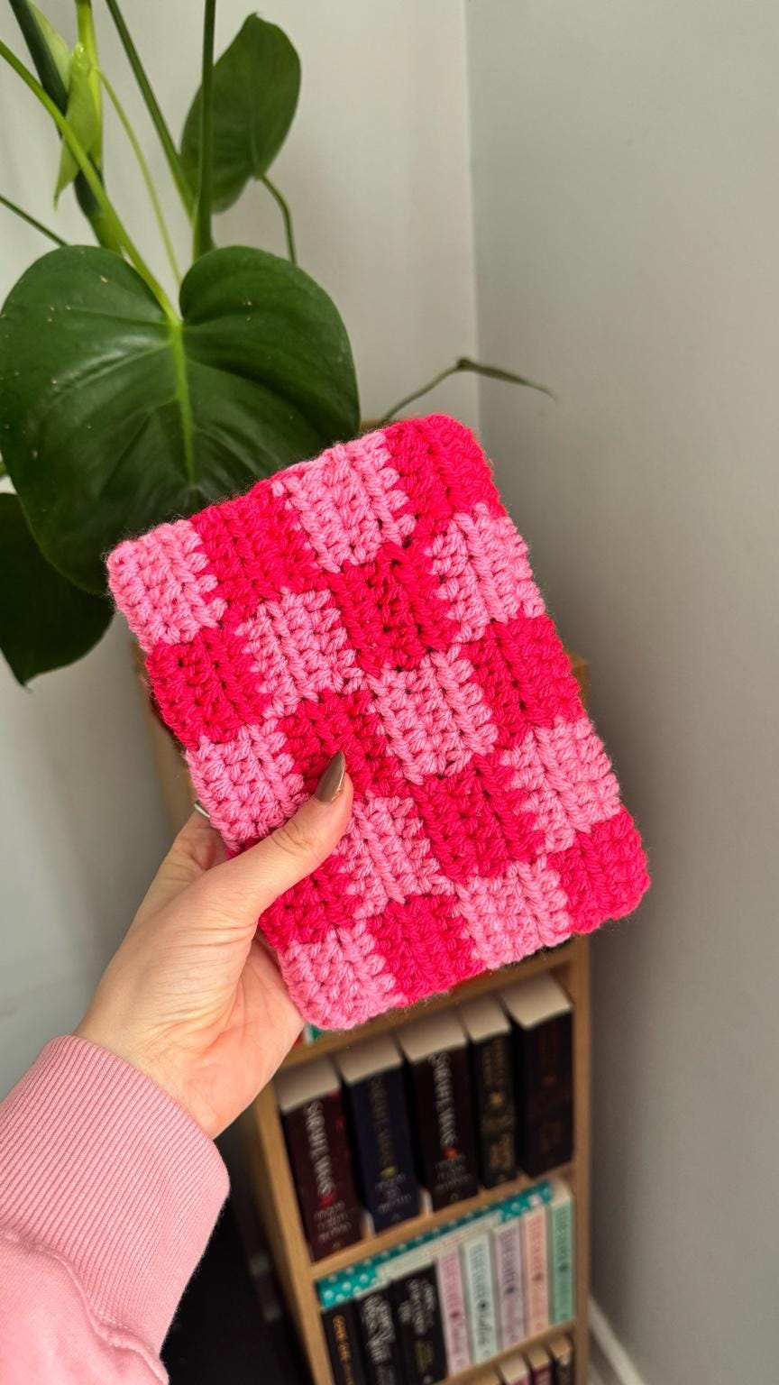 32 Checkerboard Crochet Patterns for Blankets, Bags, Garments, and Home Accents 15 Checkerboard Kindle Sleeve Crochet Pattern: Chunky Yarn