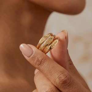 Bague prénom délicate • Bague en or gravée • Bague prénom en or • Cadeau demoiselle d'honneur • Cadeau de fin d'études • Bague femme • Cadeau d'anniversaire pour meilleure amie