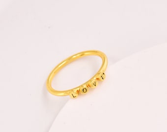 小さなイニシャルリング • パーソナライズされた文字リング • 18K ゴールドの小さなリング • マザーズリング • 文字リング • 彼女へのギフト • ミニマリストリング • BFF リング