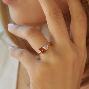 Two Stone Ring Emerald & Pear Cut Birthstone Ring • Birthstone Jewelry • Anniversary Gift • Toi Et Moi Ring • Couples Ring Gift •Spouse Ring
