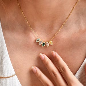 Personalized Gift for Mom • Perfect Gift for Mom • Family Birthstone Necklace • Mothers Necklace • Birthstone Gift • Christmas Gift for Her