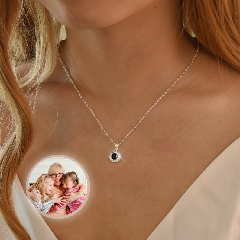 Personalized Projection Necklace with Birthstone Memorial Gift for Grandma Picture Projection Charm Anniversary Gifts Gift for Her zdjęcie 1