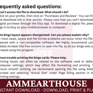 Puede incluir: Un cuadro de texto blanco con borde rojo contiene preguntas frecuentes sobre la descarga e impresi&oacute;n de tarjetas de bingo. El texto incluye instrucciones sobre c&oacute;mo acceder a la descarga, solucionar problemas de dise&ntilde;o e imprimir las tarjetas. El cuadro de texto est&aacute; sobre un fondo rosa con las palabras "AMMEARTHOUSE" y "INSTANT DOWNLOAD - DOWNLOAD, PRINT & PLAY" en un cuadro rojo en la parte inferior.