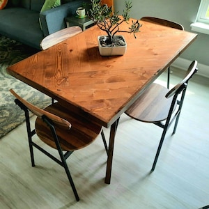 Mesa de espiga moderna de mediados de siglo hecha a mano con patas tensas