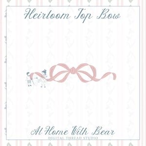 Puede incluir: Ilustración digital de un lazo de cinta rosa con dos pequeñas figuras sosteniendo los extremos de la cinta. El texto "Heirloom Top Bow" está en la parte superior y "At Home With Bear" en la inferior.
