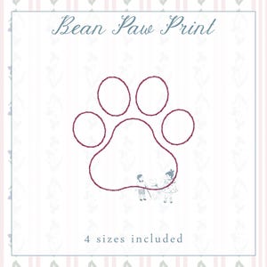 Peut inclure: Un motif d'empreinte de patte marron avec le texte "Bean Paw Print" dans une police décorative. L'image comprend une petite illustration d'enfants et d'un chien. Le texte "4 tailles incluses" est en bas.