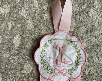 Archivo de bordado para apliques de lazo en el aro (PES y JEF)