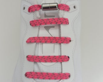 Lacets Lumineux, Lacets De Chaussures Brillent Dans Le Noir