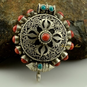 Hand Made Viswa Vajra / Bishwa Bajra (Double Dorje) Silver Tibetan Pendant Ghau Pendant Prayer Box Jewelry from Patan, Nepal