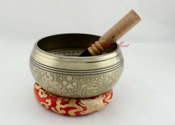 手彫りの5つの金属製シンギングボウルセット：6インチ AUM Design