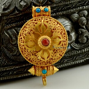 Hand Made Buddhist Tibetan Gold Plated Vishwa Vajra Silver Pendant Ghau Pendant Prayer Box Jewelry from Patan, Nepal