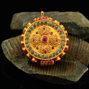 Beautiful Quality Vishwa Vajra / Bishwa Bajra Gold Plated Silver Tibetan Ritual Hand Made Ghau Pendant Prayer Box from Patan, Nepal