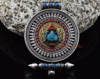 Pendentif Tibétain Gau Ancien – Corail Et Turquoise Naturels, Argent Tibétain