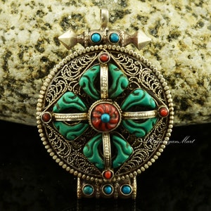 Beautiful Quality Bishwa Bajra Crossed Bajra Silver Tibetan Buddhist Ritual Hand Made Ghau Pendant Prayer Box from Patan, Nepal