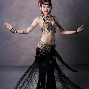 Ensemble danse orientale noir haut et foulard à sequins