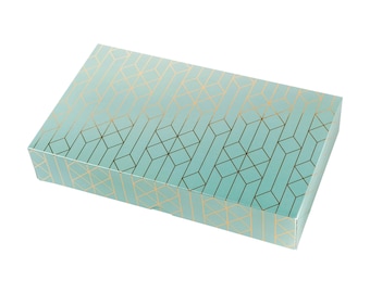 Könnte beinhalten: Eine türkisfarbene Geschenkbox mit einem geometrischen Muster in Goldfolie. Die Box ist geschlossen und hat eine rechteckige Form.