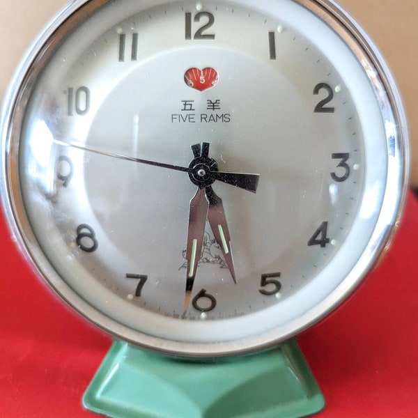 New Price this week 59 instead of 89!Vintage green mechanical alarm clock Five Rams works perfectly 1970s 5" hx4,25" W Free Shipping Can-USA