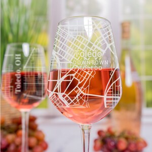 Toledo Wine Glass, Toledo OH Wine Glass Gift, Engraved City Map Glass, Toledo Ohio Gift, Housewarming Gift for Her, Wine Gift, Mothers Day