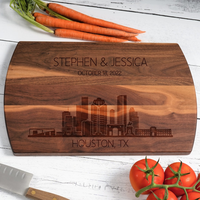 HometownGiftsCo Skyline Cutting Board