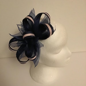 Fascinator blu navy e rosa