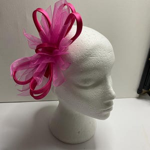 Fascinator in raso rosa shocking