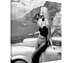 Arte mural en blanco y negro de Brigitte Bardot sobre la costa de Amalfi, decoración vintage con glamour de la Riviera Italiana (lienzo, marco de madera o lámina artística)