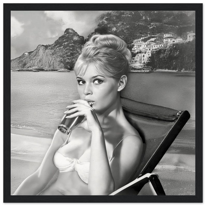 Decoración de pared con glamour retro de los años 60 en blanco y negro de Brigitte Bardot / Impresión artística vintage de la Riviera Francesa (lienzo, marco o impresión artística) Black Wooden Frame
