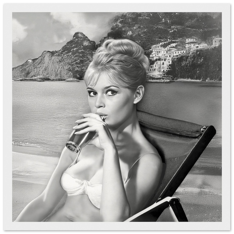 Decoración de pared con glamour retro de los años 60 en blanco y negro de Brigitte Bardot / Impresión artística vintage de la Riviera Francesa (lienzo, marco o impresión artística) White Wooden Frame