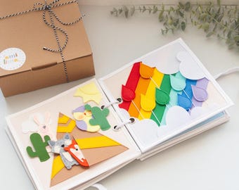 Libro de fieltro personalizado y silencioso: juguete de viaje Montessori para niños pequeños.