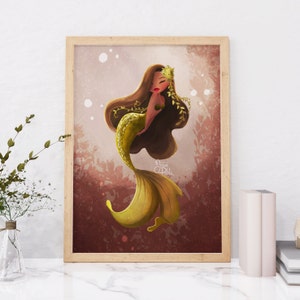 Puede incluir: Una ilustración digital de una sirena con cabello largo y castaño, que lleva una cola amarilla y verde. Lleva una corona de flores en la cabeza y está rodeada de un fondo marrón y rosa con burbujas blancas.