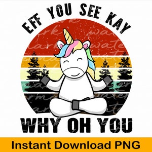 以下が含まれることがあります： 虹色のたてがみと角を持つ白いユニコーンが、レトロな夕焼けを背景に、蓮華座で座っています。ユニコーンの周りに「EFF YOU SEE KAY WHY OH YOU」という文字が書かれています。