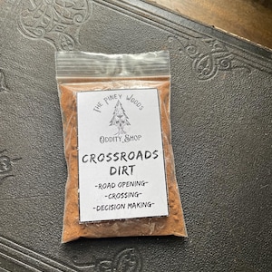Crossroads Dirt – Ritual Soil for Witchcraft, Spiritual Work, Spellcasting, Ancestral Magic, Magick, Altar, Protection, Curio