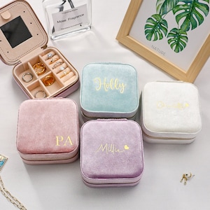Personalized Velvet Jewelry Box | Mother's Day Gifts for Mom | Birthday Gifts for Friend | Custom Travel Jewelry Case | Bridesmaid's gift