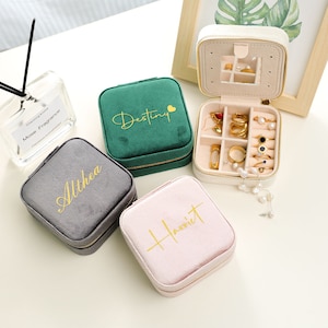 Portagioie in velluto personalizzato con nome in oro, regali per damigella d'onore, regali di compleanno per donne, organizzatore di gioielli in velluto, portagioielli da viaggio