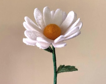 Felt Daisy Stem: Bendable Floral Decor, Custom Bouquet