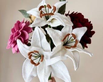 Ramo de San Valentín de fieltro, arreglo de peonías, dalias, lirios y claveles de fieltro